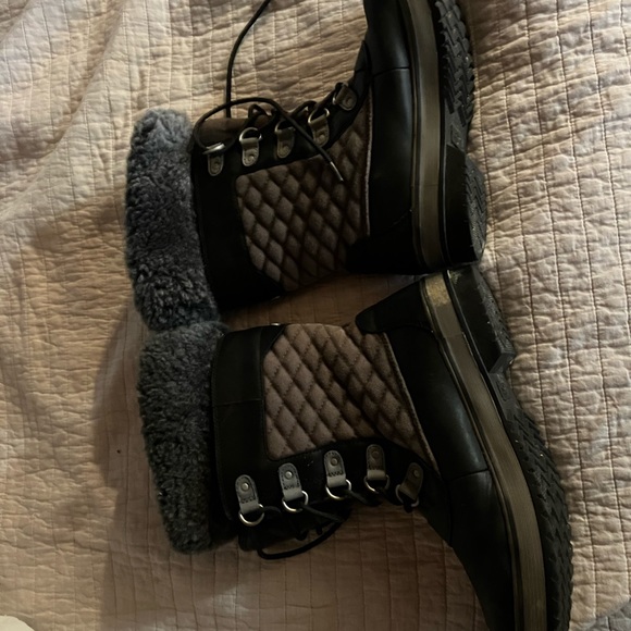 Women’s Ugg Boots - Picture 6 of 7